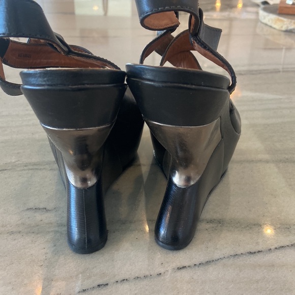 Sexy, fun wedges - Picture 4 of 6